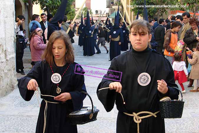 Jovenes monaguillos de la Hermandad del Cristo del Perdón