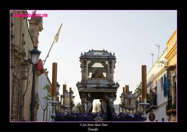 Paso de la Urna del Santo Entierro de Nuestro Señor