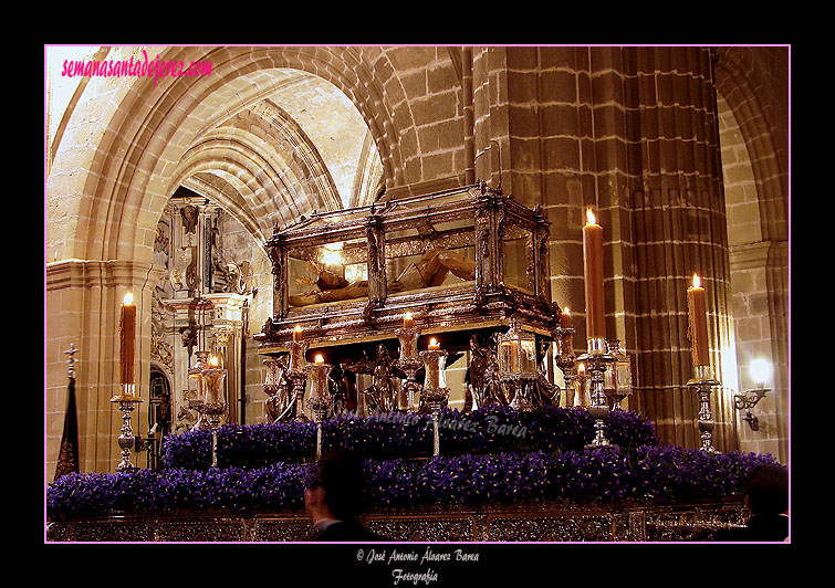 Paso de la Urna del Santo Entierro de Nuestro Señor