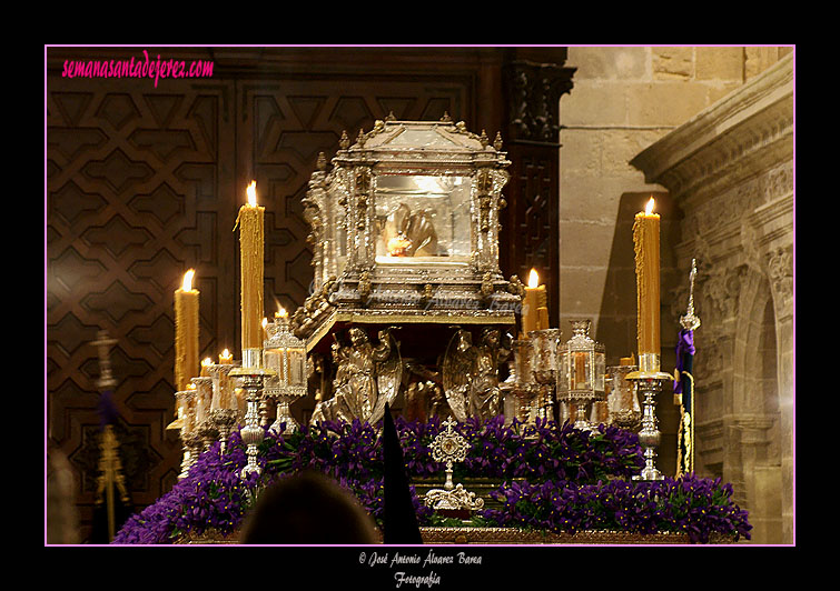 Paso de la Urna del Santo Entierro de Nuestro Señor