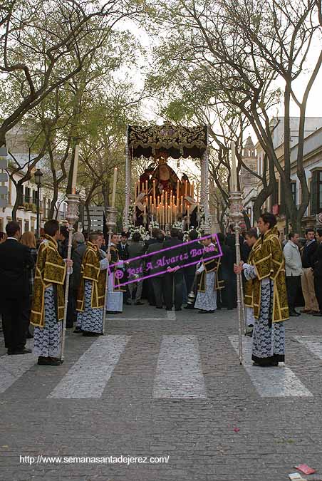 Paso de palio del duelo de Nuestra Señora de la Piedad