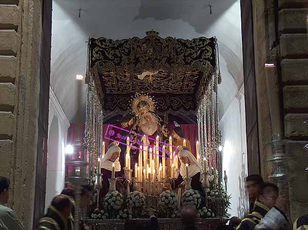 Paso de palio del duelo de Nuestra Señora de la Piedad