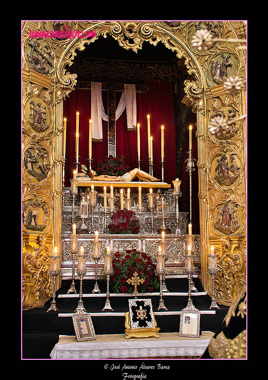 Altar de fondo en el Besamanos de Nuestra Señora de la Piedad 2011