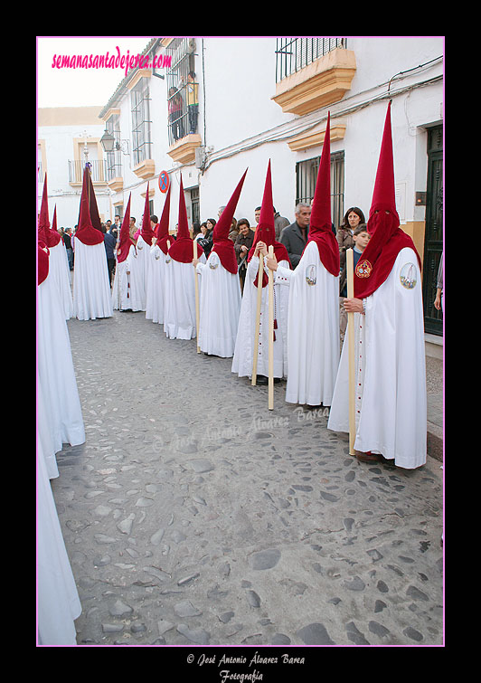 Tramo de nazarenos de la Hermandad de la Paz de Fátima