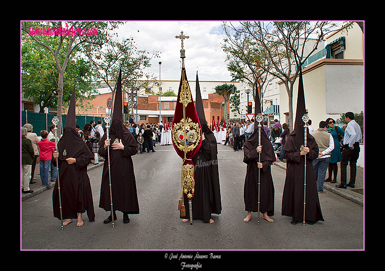 Representación de la Hermandad de la Lanzada en el cortejo de palio de la Hermandad de la Paz de Fátima