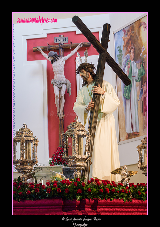 Nuestro Padre Jesús de la Salud en la parihuela de la Hdad.de las Tres Caídas preparado para su traslado a la Santa Iglesia Catedral con motivo de la erección canónica como Hermandad de Penitencia (11 de enero de 2013)