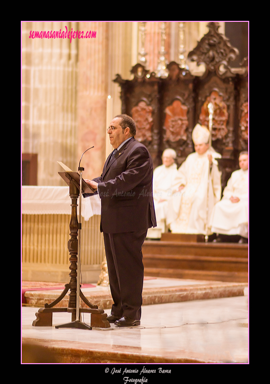 Lectura del decreto de erecciones canónicas de las Hermandades de Nuestro Padre Jesús de la Salud y Santísimo Cristo de la Sed en la Santa Iglesia Catedral (12 de enero de 2013)