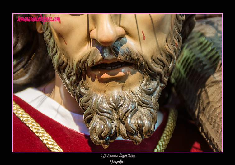 Detalle de la boca y barba de Nuestro Señor Jesús Nazareno de la Entrega