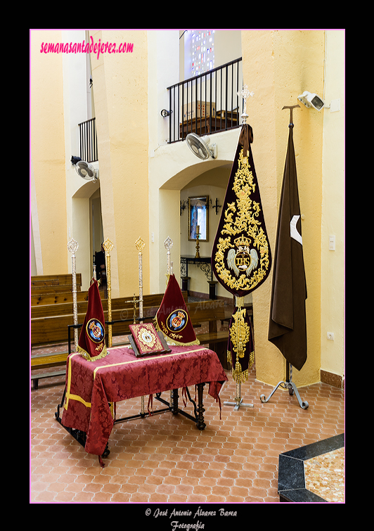 Altar de Insignias de la Hermandad de la Entrega