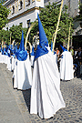 Nazarenos del cortejo del paso de Misterio de la Hermandad de Cristo Rey en su Triunfal Entrada en Jerusalén