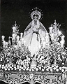 Año 1978. Bodas de Plata de la Hermandad. Madre de Dios de la Misericordia en la procesion de regreso desde la Iglesia de la Victoria, donde se traslado para celebrar un solemne Triduo. El paso es cedido de la Hermandad de la Soledad (Foto: Diego Romero)