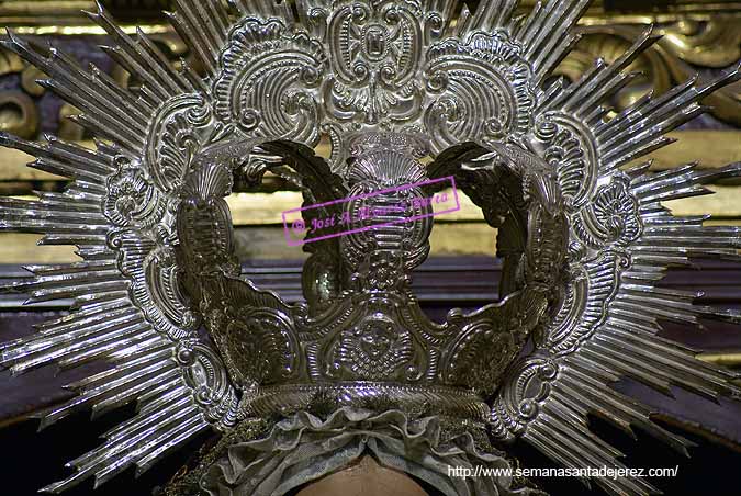 Canasto de la corona de camarin de Madre de Dios de la Misericordia 