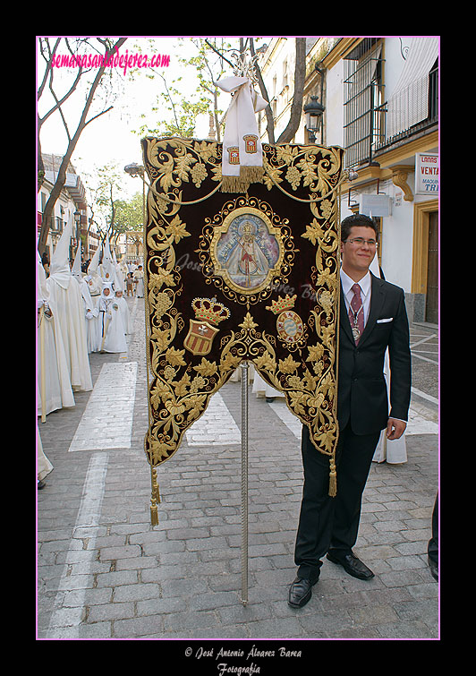 Estandarte de la Virgen de la Merced en la Hermandad del Transporte