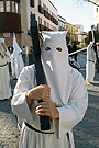 Penitente con cruz de la Hermandad del Transporte