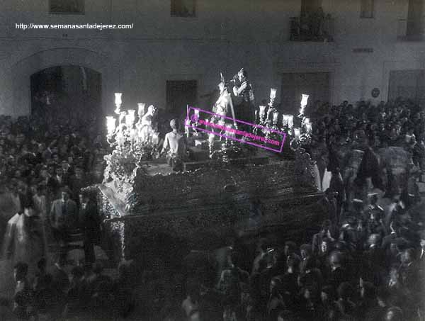 El Señor de la Coronación de Espinas en el paso que le talló Ovando. En este paso procesionó desde el año 1955 al 1982. Ahora el paso está en Ciudad Real (Foto: Eduardo Pereiras)