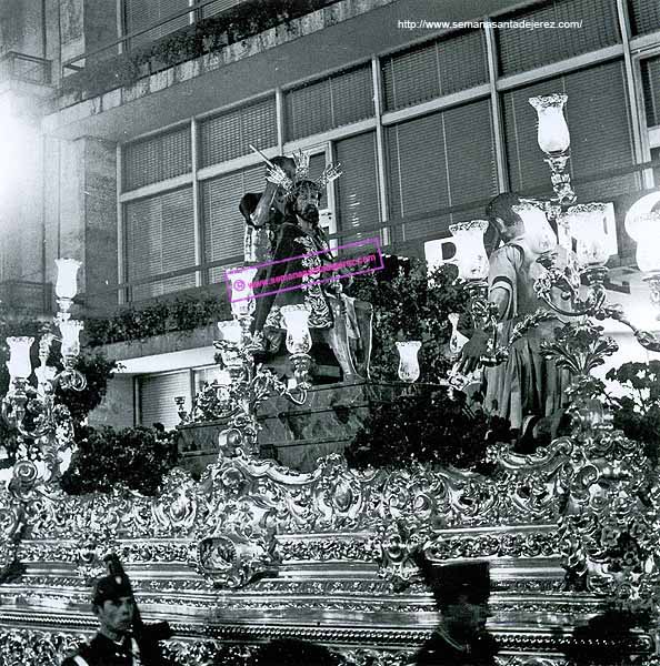 El Señor de la Coronación de Espinas en el paso que le tallara Ovando