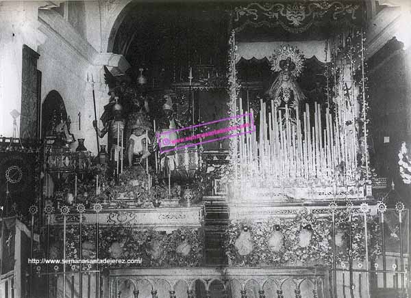 La Virgen llamada entonces de la Mayor Aflicción, primitva imagen de la Hermandad de la Coronación, en su capilla de los Desamparados en 1926 (Foto:Anónimo)