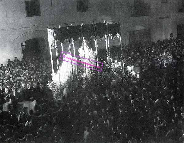 Domingo de Ramos del año 1960. Nuestra Señora de la Paz en su Mayor Aflicción casi a las puertas de su capilla (Foto: Eduardo Pereiras)