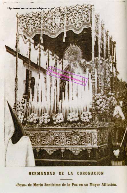 La Virgen llamada entonces de la Mayor Aflicción, primitva imagen de la Hermandad de la Coronación, en su capilla de los Desamparados en 1926 (Foto:Anónimo)