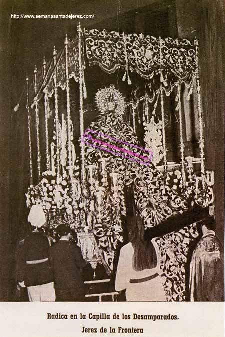 La Virgen llamada entonces de la Mayor Aflicción, primitva imagen de la Hermandad de la Coronación, en su capilla de los Desamparados en 1926 (Foto:Anónimo)