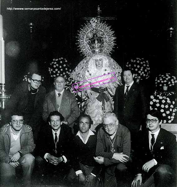 La Virgen llamada entonces de la Mayor Aflicción, primitva imagen de la Hermandad de la Coronación, en su capilla de los Desamparados en 1926 (Foto:Anónimo)