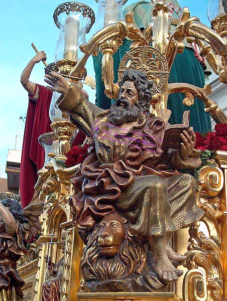 Evangelista de las esquinas de la canastilla del Paso de Misterio del Santísimo Cristo de la Coronación de Espinas