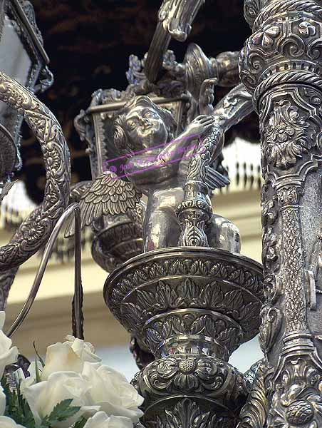 Basamento de los candelabros de cola del paso de palio de N.S.de la Paz en su Mayor Aflicción