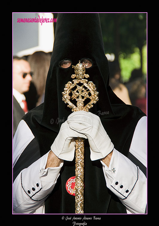 Nazareno de la presidencia del paso de Misterio de la Hermandad de la Coronación de Espinas