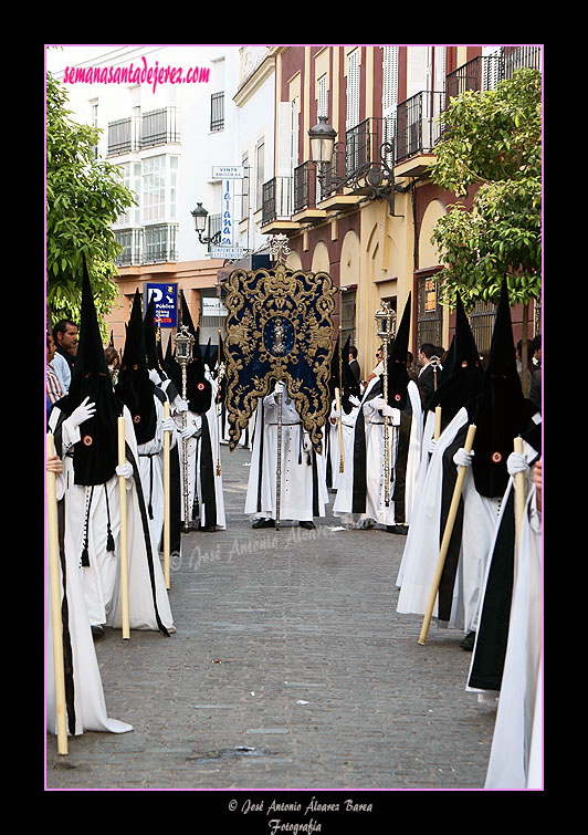 Presidencia del Simpecado de la Hermandad de la Coronación de Espinas