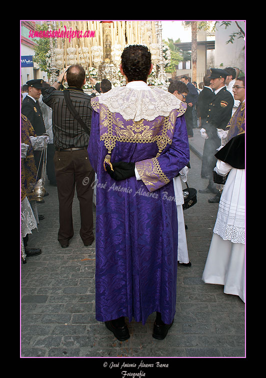 Pertiguero del Cuerpo de Acólitos del Paso de Palio de la Hermandad de la Coronación de Espinas