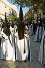 Nazareno portando el Libro de Reglas de la Hermandad de la Coronación de Espinas