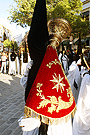 Nazareno portando bocina de la Hermandad de la Coronación de Espinas