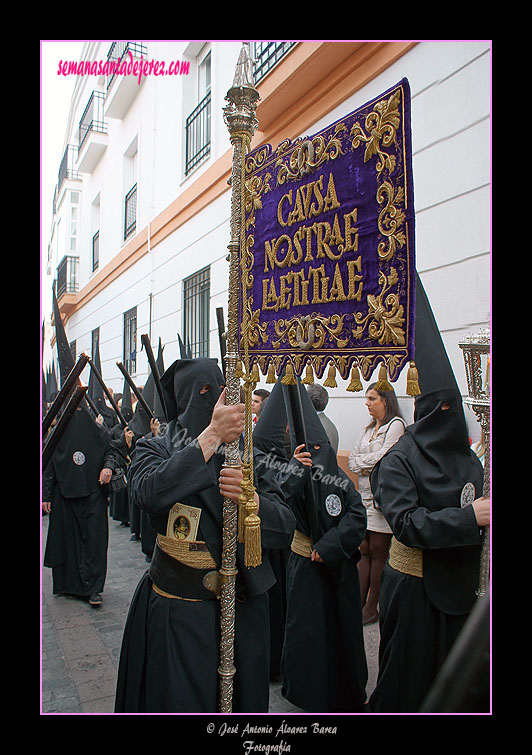 Presidencia del Banderín de los Hermanos Costaleros de la Hermandad de las Angustias