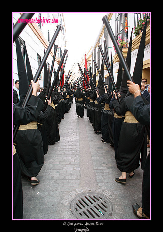 Nazarenos de la Hermandad de las Angustias