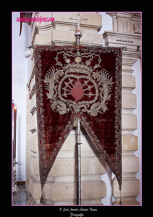 Pendón de los Siete Cuchillos de la Hermandad de las Angustias