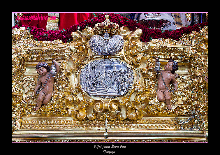 Detalle del frontal de la canastilla del Paso de Misterio de la Sagrada Cena de Nuestro Señor Jesucristo