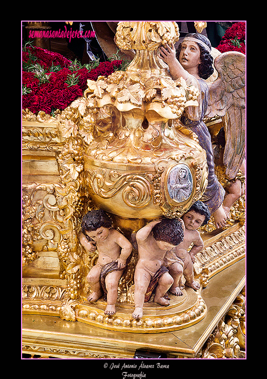 Detalle de la canastilla del Paso de Misterio de la Sagrada Cena de Nuestro Señor Jesucristo