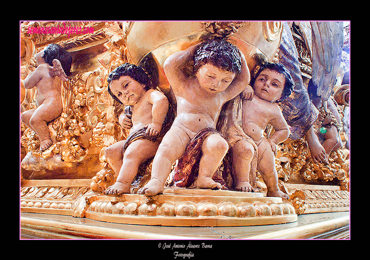 Angelitos en la canastilla del Paso de Misterio de la Sagrada Cena de Nuestro Señor Jesucristo