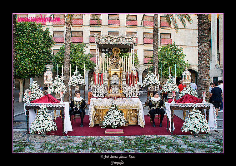 Altar de Santa María de la Paz en sus Misterios Gloriosos en la Procesión del Corpus Christi 2012)