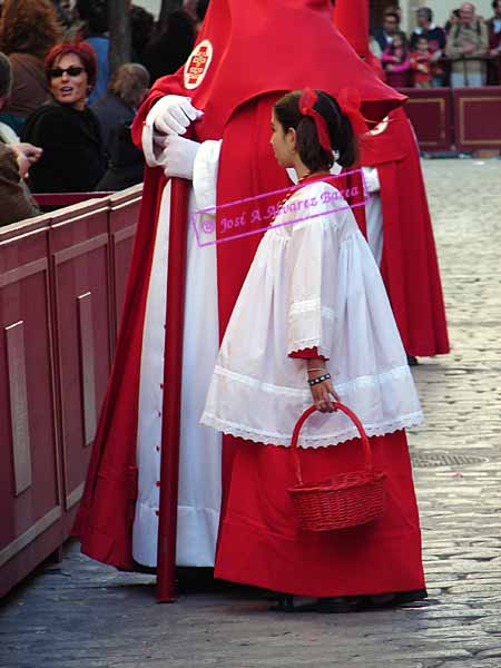 Pequeño acólito de la Hermandad de la Sagrada Cena