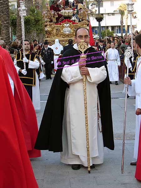 Director Espiritual en la presidencia del Paso de Misterio de la Hermandad de la Sagrada Cena