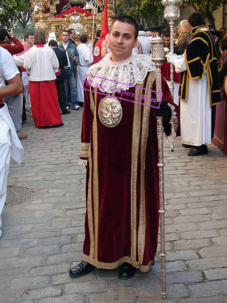 Pertiguero del Cortejo del Paso de Misterio de la Hermandad de la Sagrada Cena