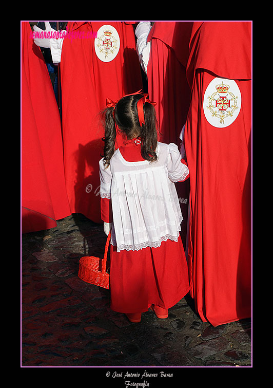 Pequeña acólito de la Hermandad de la Sagrada Cena