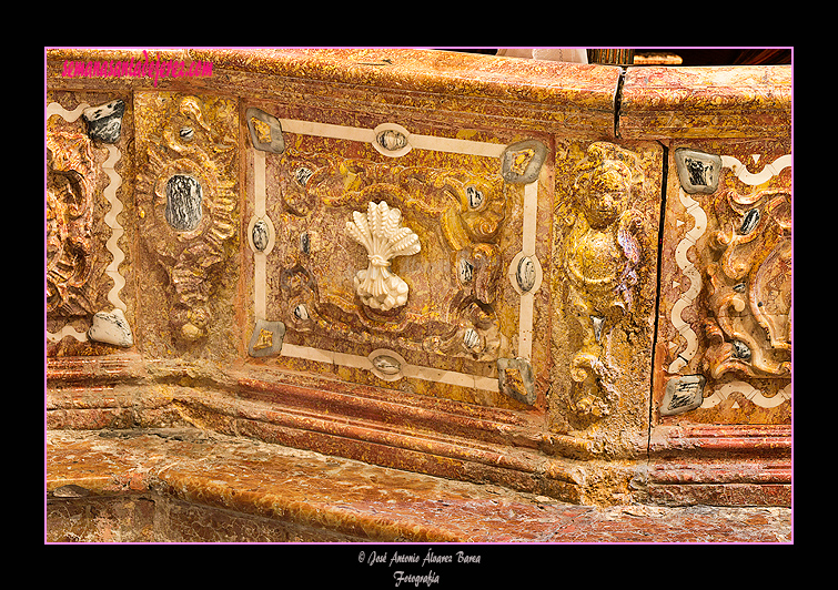 Detalle del comulgatorio de la capilla de Santa María de la Paz (Iglesia de San Marcos)