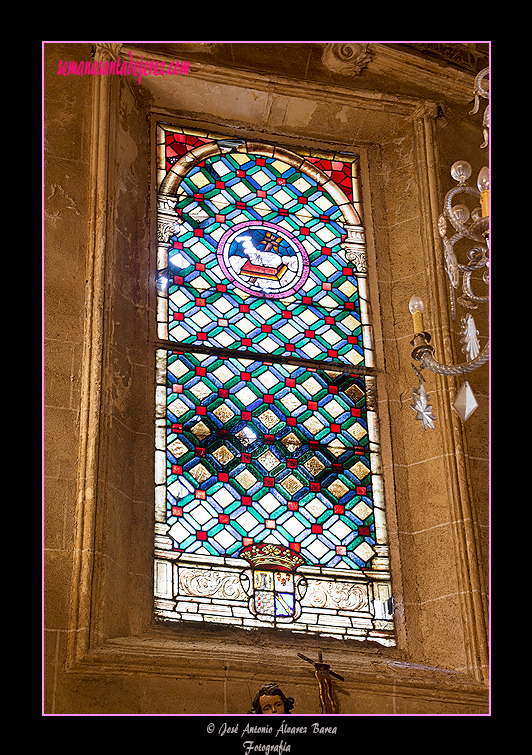 Vidriera de la capilla de Santa María de la Paz (Iglesia de San Marcos)