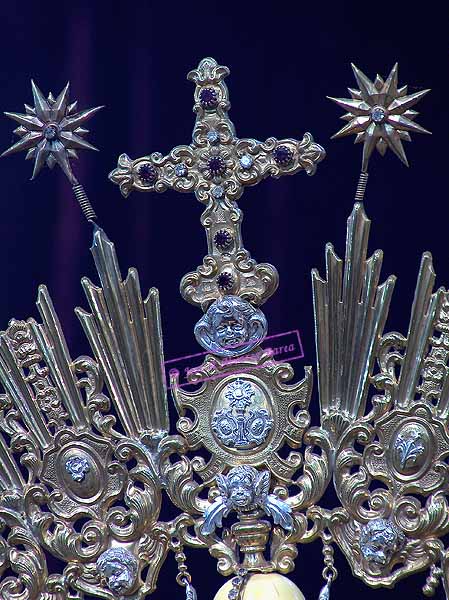 Cruz que remata la corona de María Santísima de la Candelaria