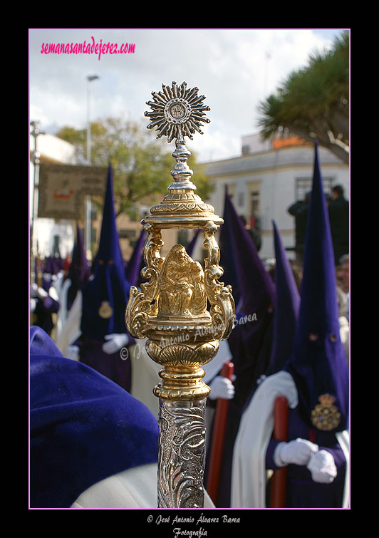 Pértiga del nazareno que porta el Libro de Reglas de la Hermandad de la Candelaria