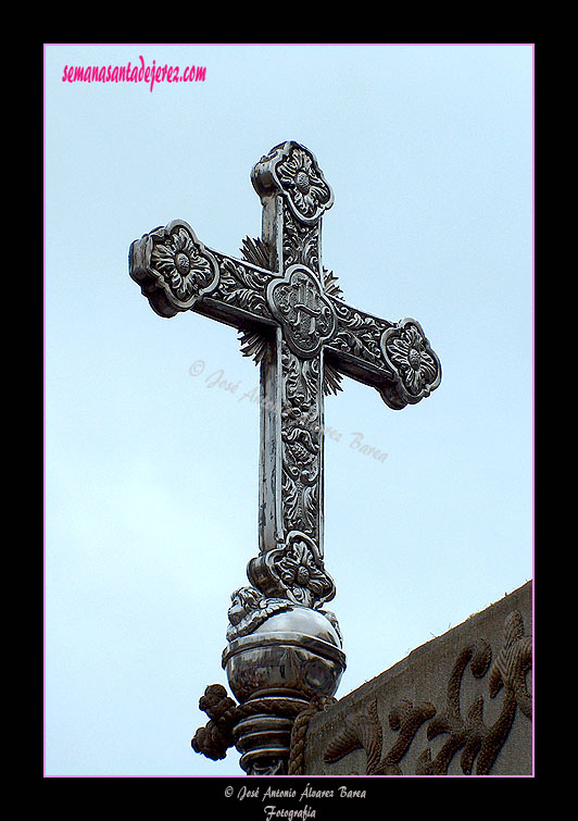 Cruz que remata el asta del Guión Sacramental de la Hermandad de la Candelaria