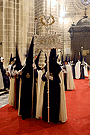 Nazareno portando el Senatus de la Hermandad de la Candelaria