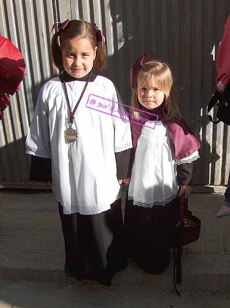 Pequeños monaguillos de la Hermandad del Cristo de la Viga